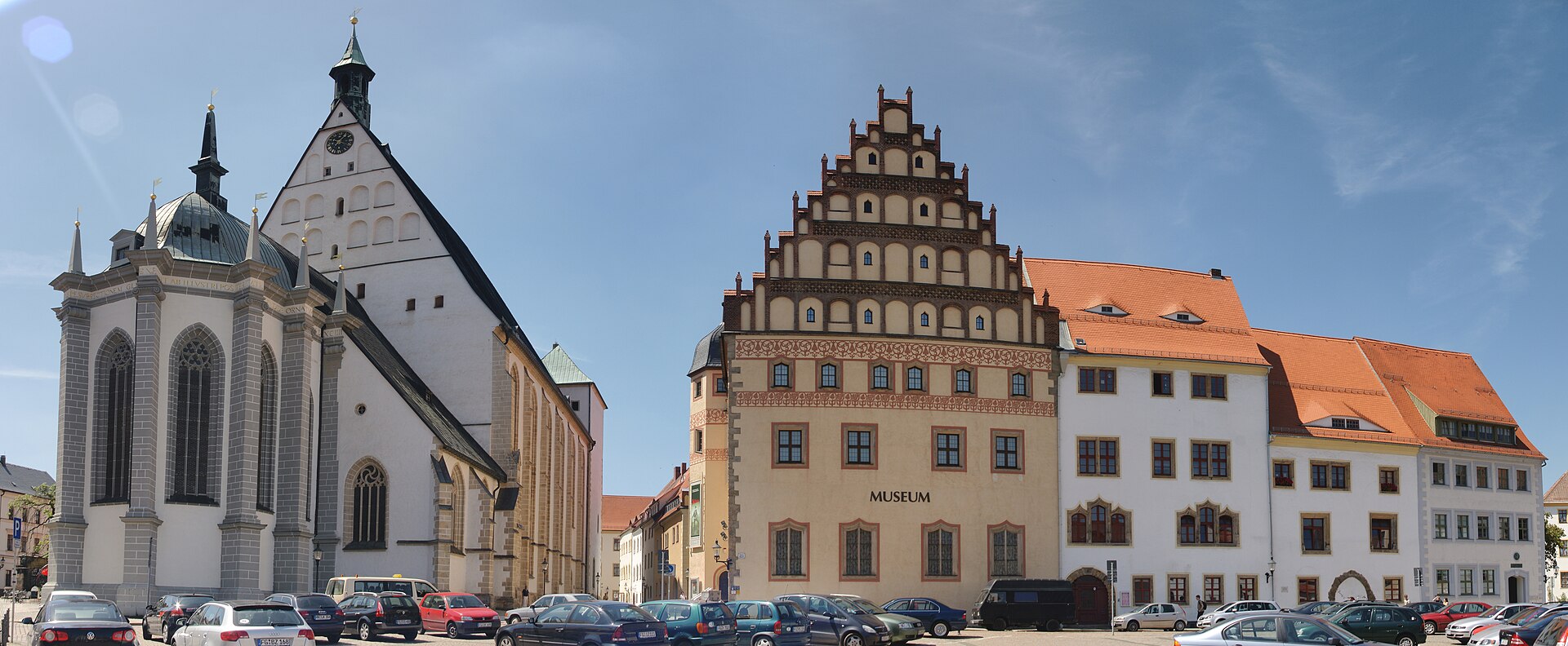 Foto des Freiberger Doms vom Untermarkt aus